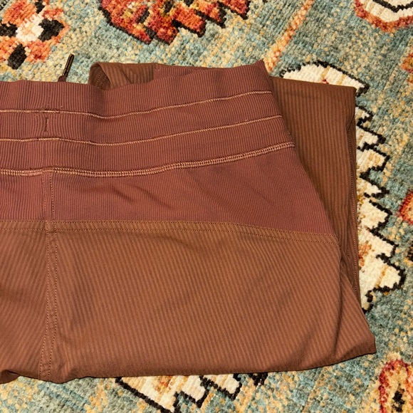 Lululemon Dance Studio Mid-Ride Jogger - Size 6 - Picture 4 of 6